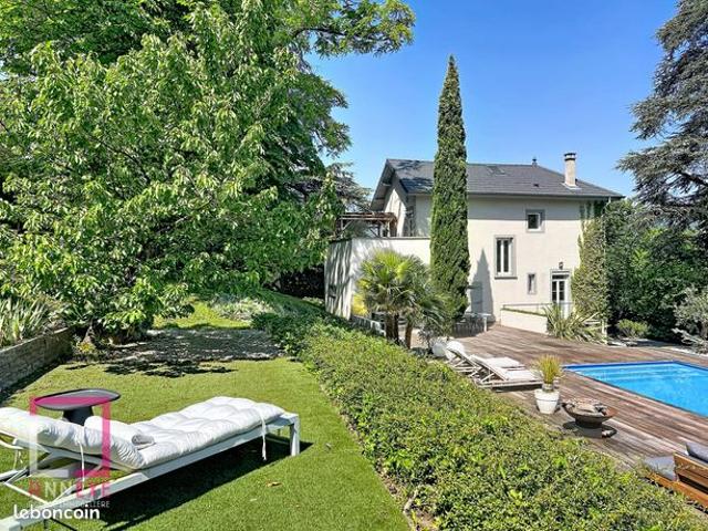 Maison 6 pièces 179 m²