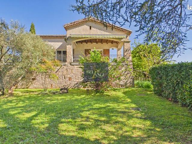 Maison 6 pièces 184 m²