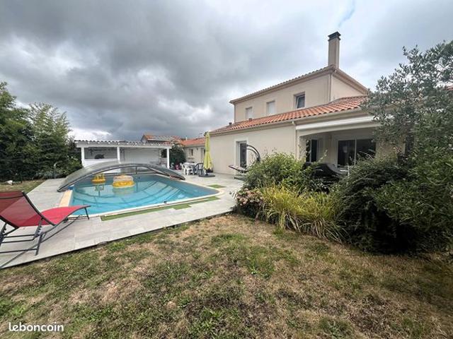 Maison 6 pièces 184 m²