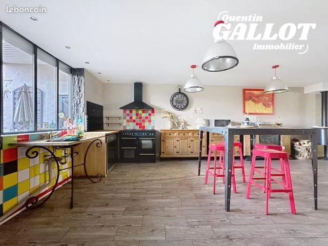 Maison 6 pièces 184 m²