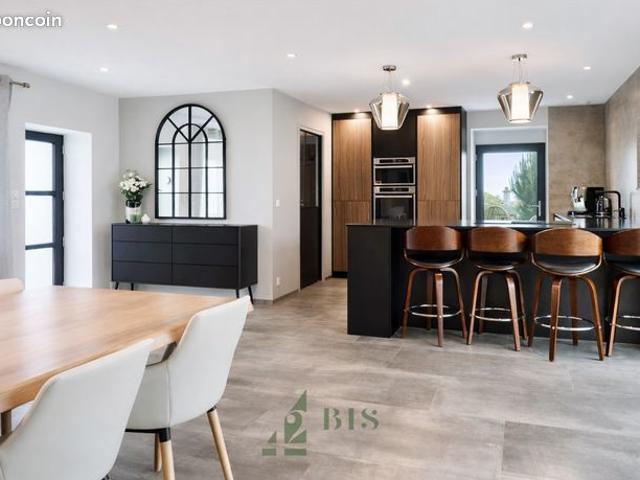 Maison 6 pièces 184 m²