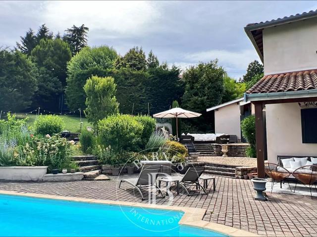 Maison 6 pièces, 184 m² à louer à Saint Didier au Mont d'Or 69370