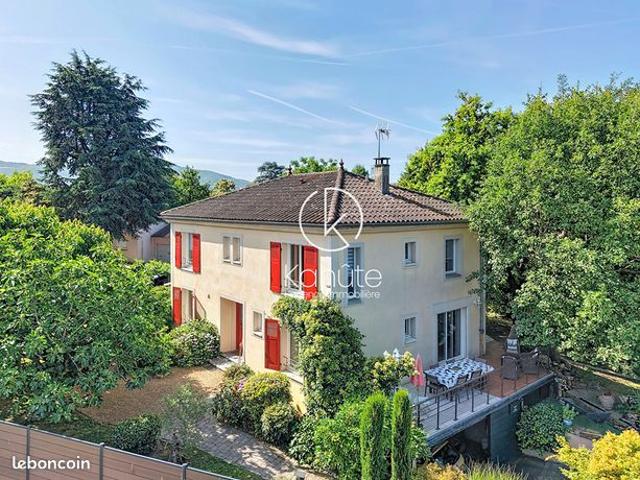 Maison 6 pièces 185 m²