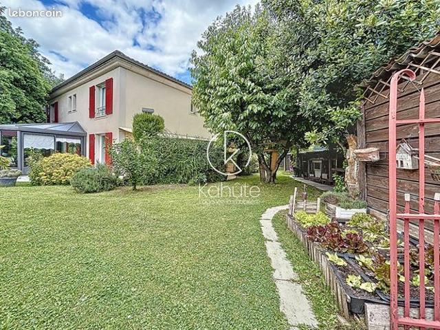 Maison 6 pièces 185 m²