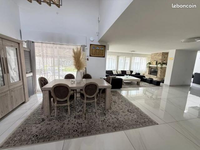 Maison 6 pièces 185 m²