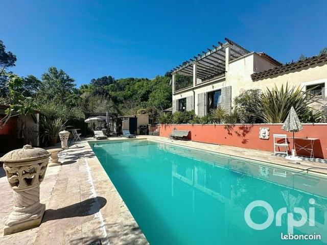 Maison 6 pièces 185 m²