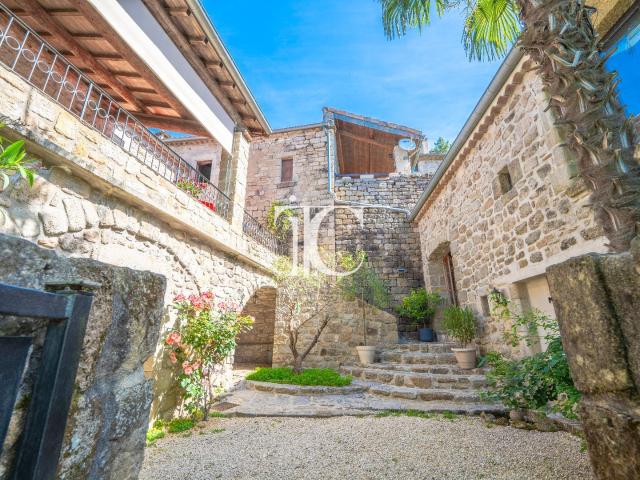 Maison 6 pièces 186 m²