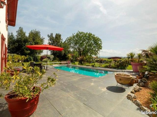 Maison 6 pièces 206 m²