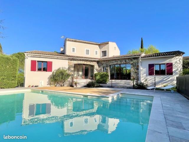 Maison 6 pièces 180 m²