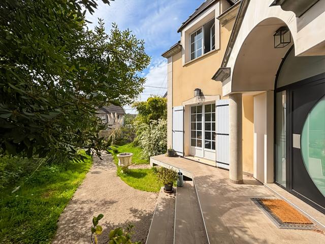 Maison 6 pièces 180 m²