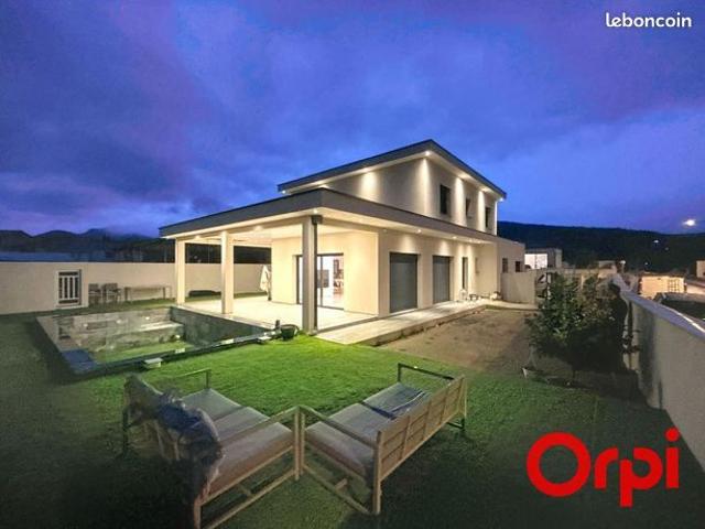 Maison 6 pièces 180 m²