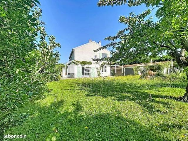 Maison 6 pièces 180 m²