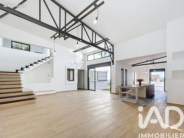 Maison 6 pièces 181 m²