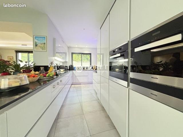 Maison 6 pièces 182 m²