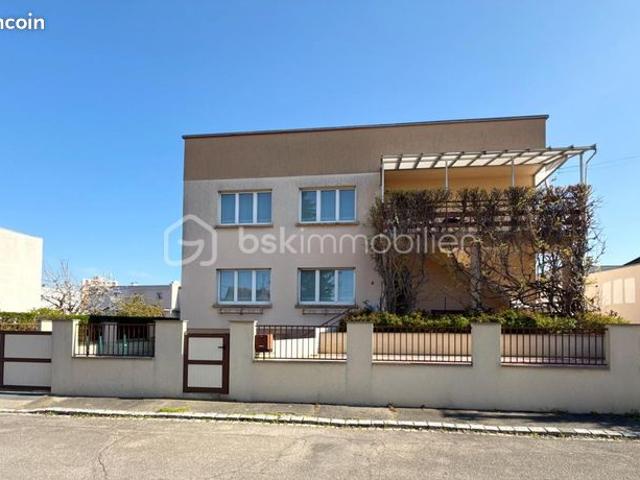 Maison 6 pièces 194 m²