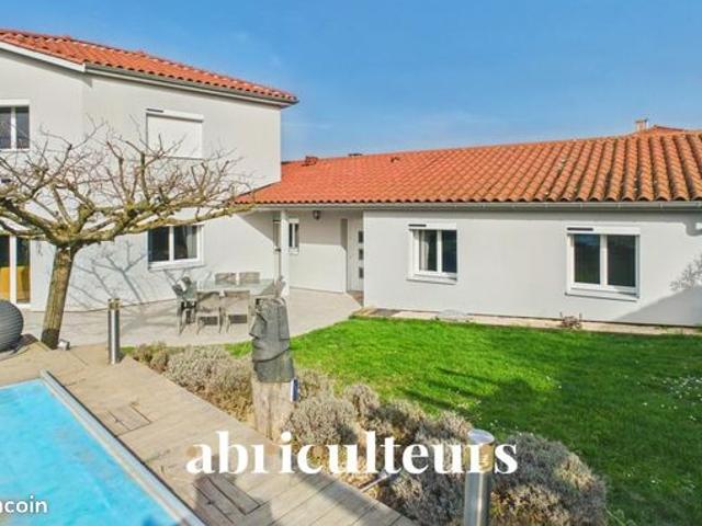 Maison 6 pièces 194 m²
