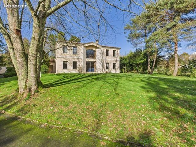 Maison 6 pièces 194 m²
