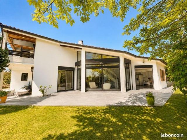 Maison 6 pièces 195 m²