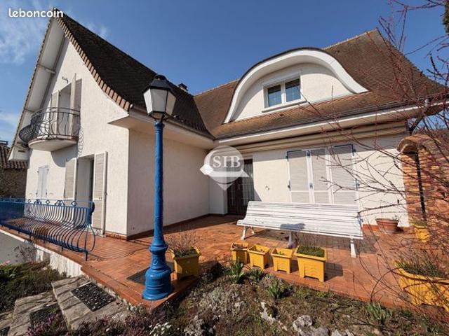 Maison 6 pièces 195 m²