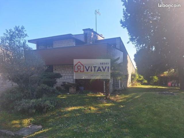 Maison 6 pièces 195 m²