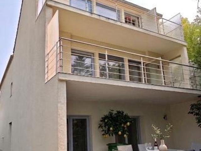 Maison 6 pièces 196 m²