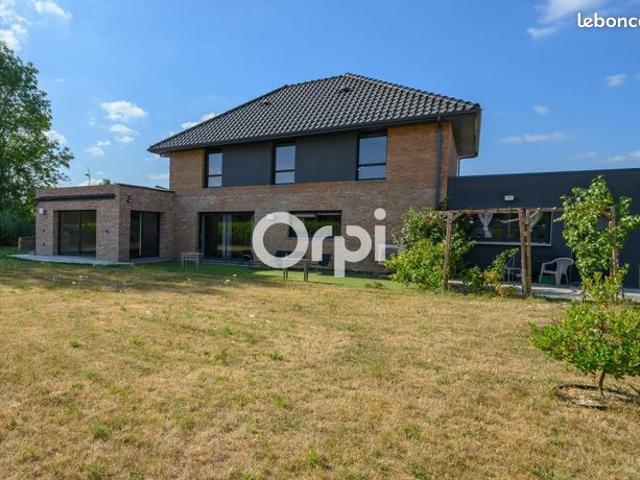 Maison 6 pièces 196 m²