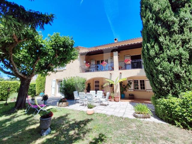 Maison 6 pièces 196 m²
