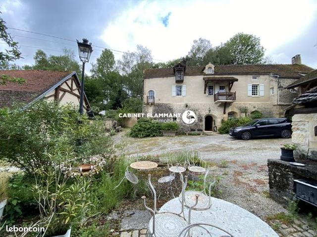 Maison 6 pièces 196 m²