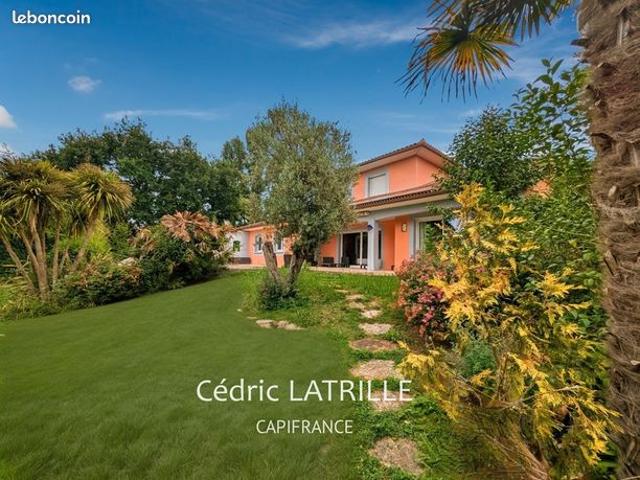Maison 6 pièces 196 m²