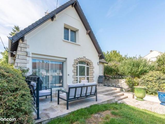 Maison 6 pièces 196 m²