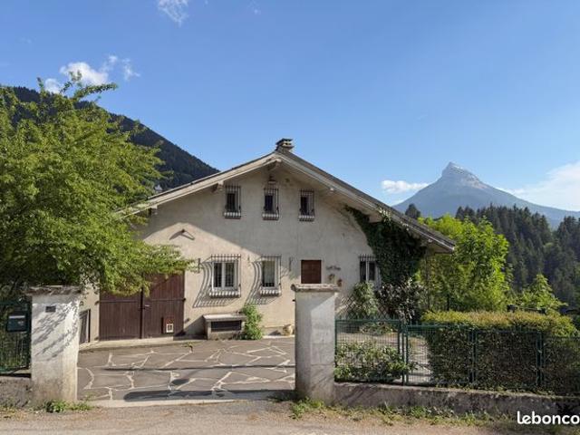 Maison 6 pièces 196 m²