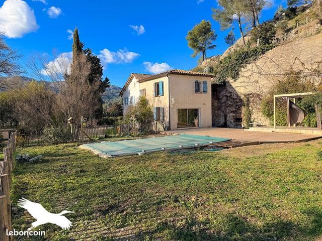 Maison 6 pièces 196 m²
