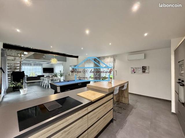 Maison 6 pièces 196 m²