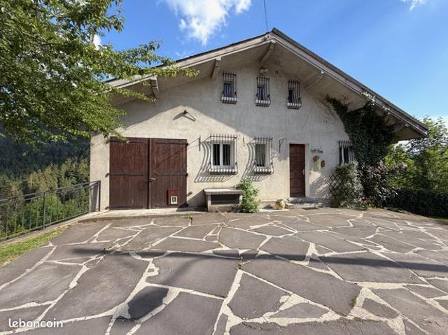 Maison 6 pièces 196 m²