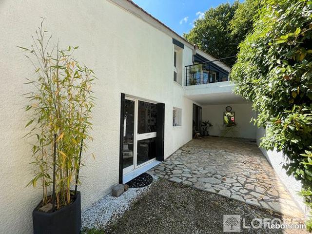 Maison 6 pièces 196 m²