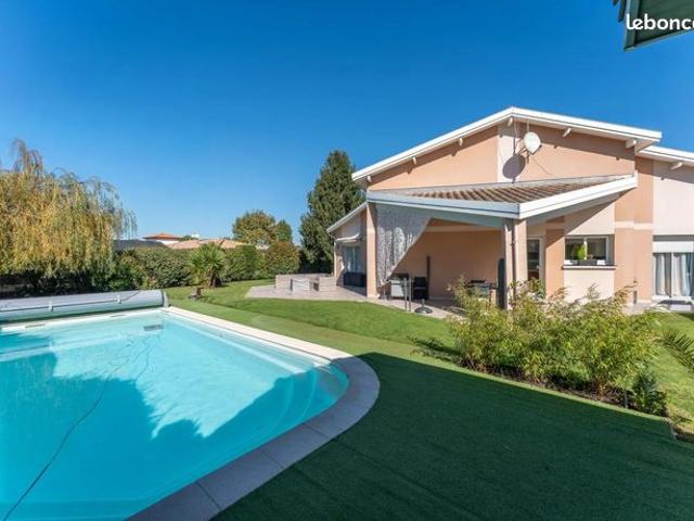 Maison 6 pièces 196 m²
