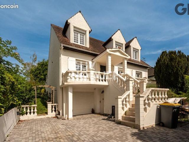 Maison 6 pièces 196 m²