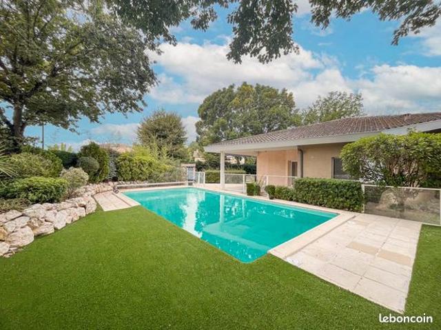 Maison 6 pièces 196 m²