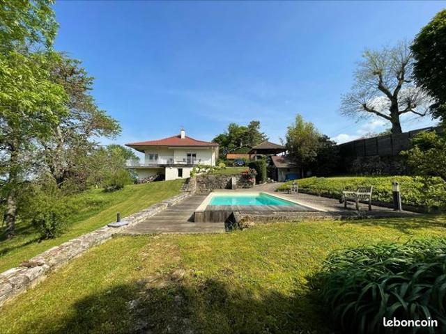 Maison 6 pièces 196 m²