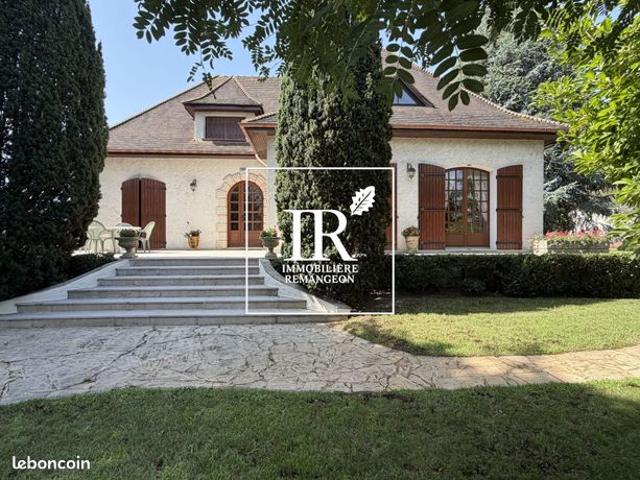 Maison 6 pièces 196 m²