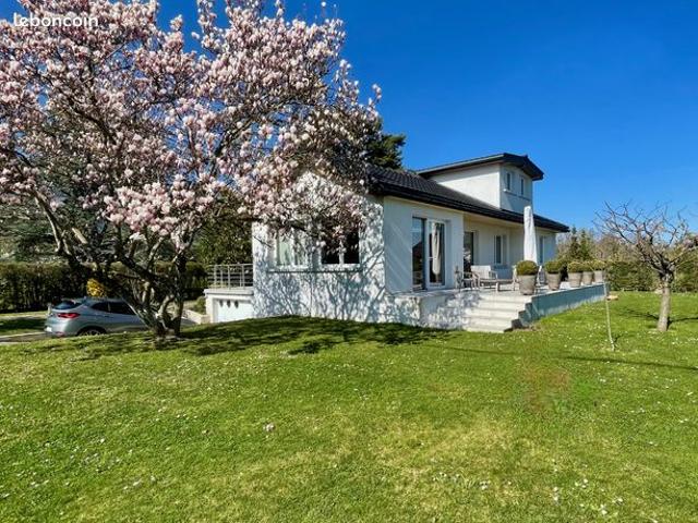 Maison 6 pièces 196 m²