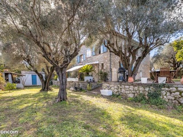 Maison 6 pièces 196 m²