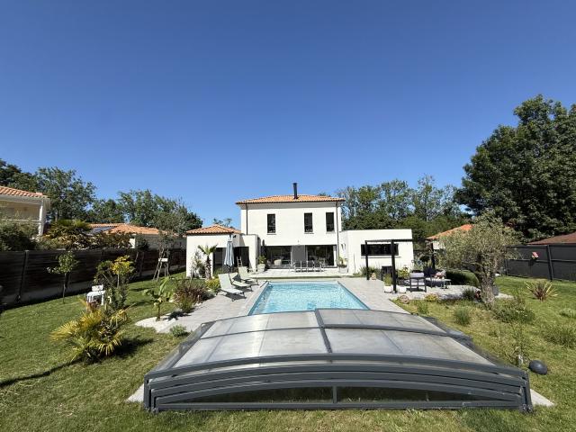 Maison 6 pièces 196 m²