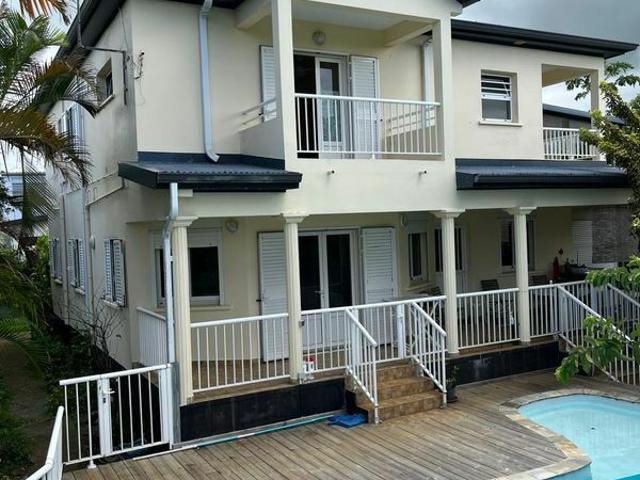 Maison 6 pièces 196 m²