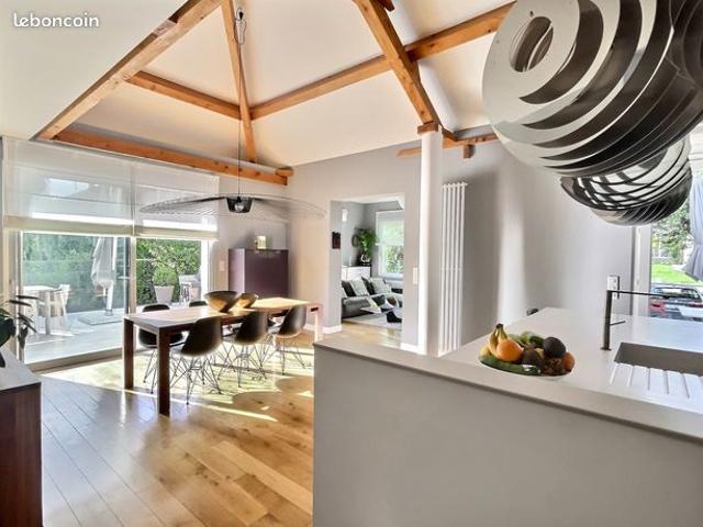 Maison 6 pièces 196 m²