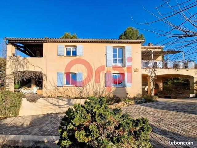 Maison 6 pièces 198 m²