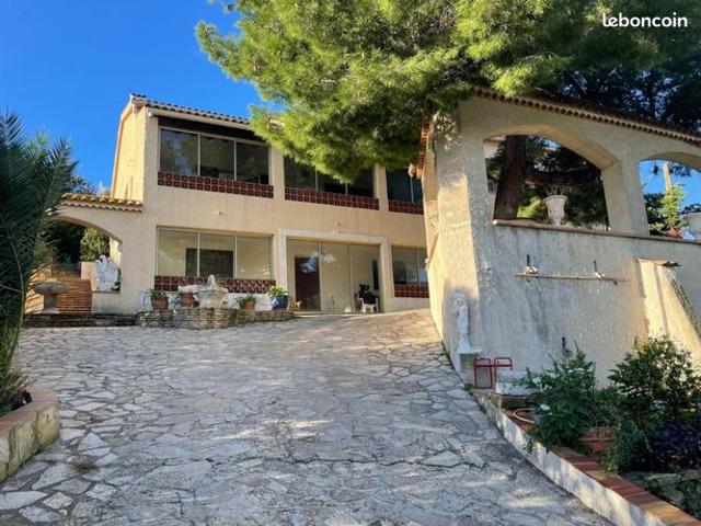 Maison 6 pièces 198 m²
