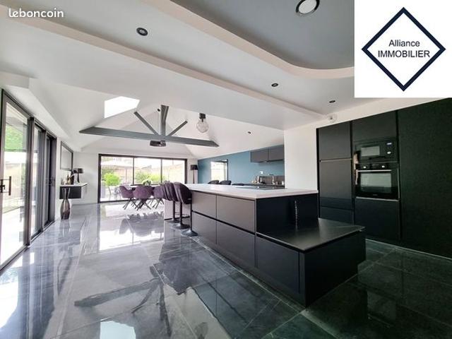 Maison 6 pièces 198 m²