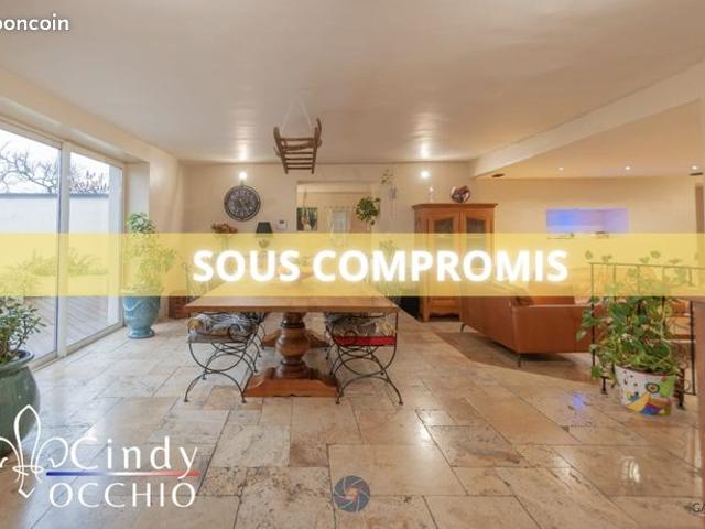 Maison 6 pièces 198 m²