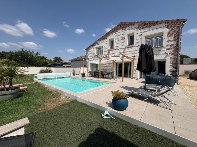 Maison 6 pièces 198 m²